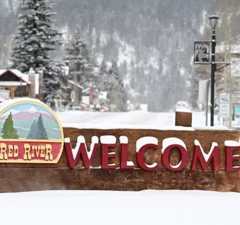 Town of Red River under 3 miles from the cabin. 