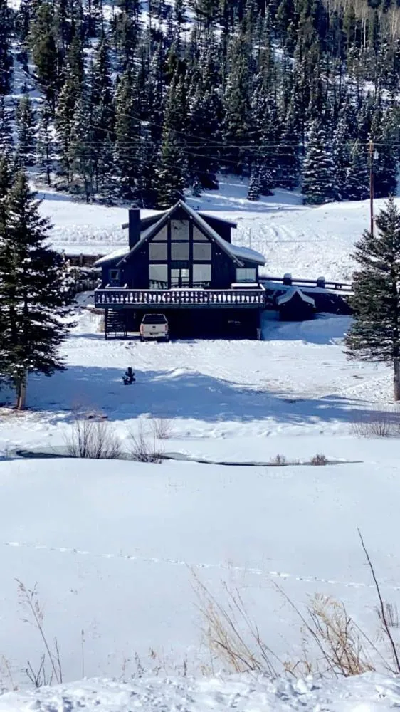 Winter views of the home, neighborhood and the town of Red River