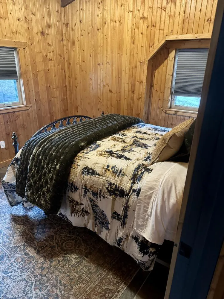 plush velvet bedding throughout, views of the river & mountains