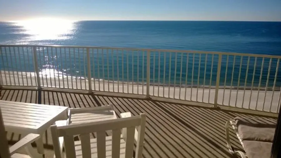 Large balcony overlooking the ocean! 10th floor. Large balcony overlooking the ocean! 10th floor.